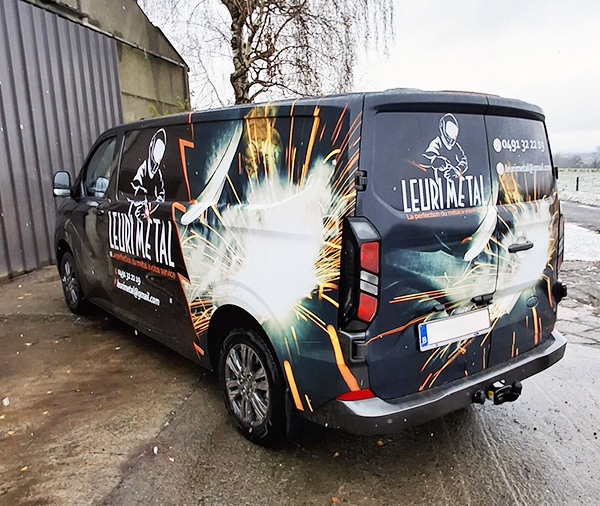 Photo d'une camionnette avec covering, pour une entreprise de soudure