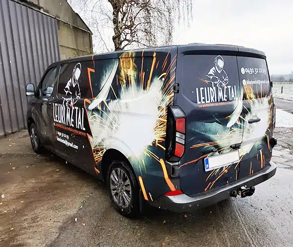 Photo d'une camionnette avec covering, pour une entreprise de soudure